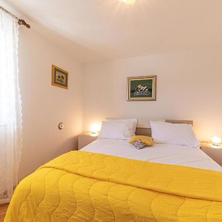 5 Bedroom Cozy Home In Okrug Donji Donji Okrug Exterior foto