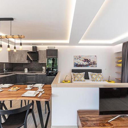 5 Bedroom Cozy Home In Okrug Donji Donji Okrug Exterior foto