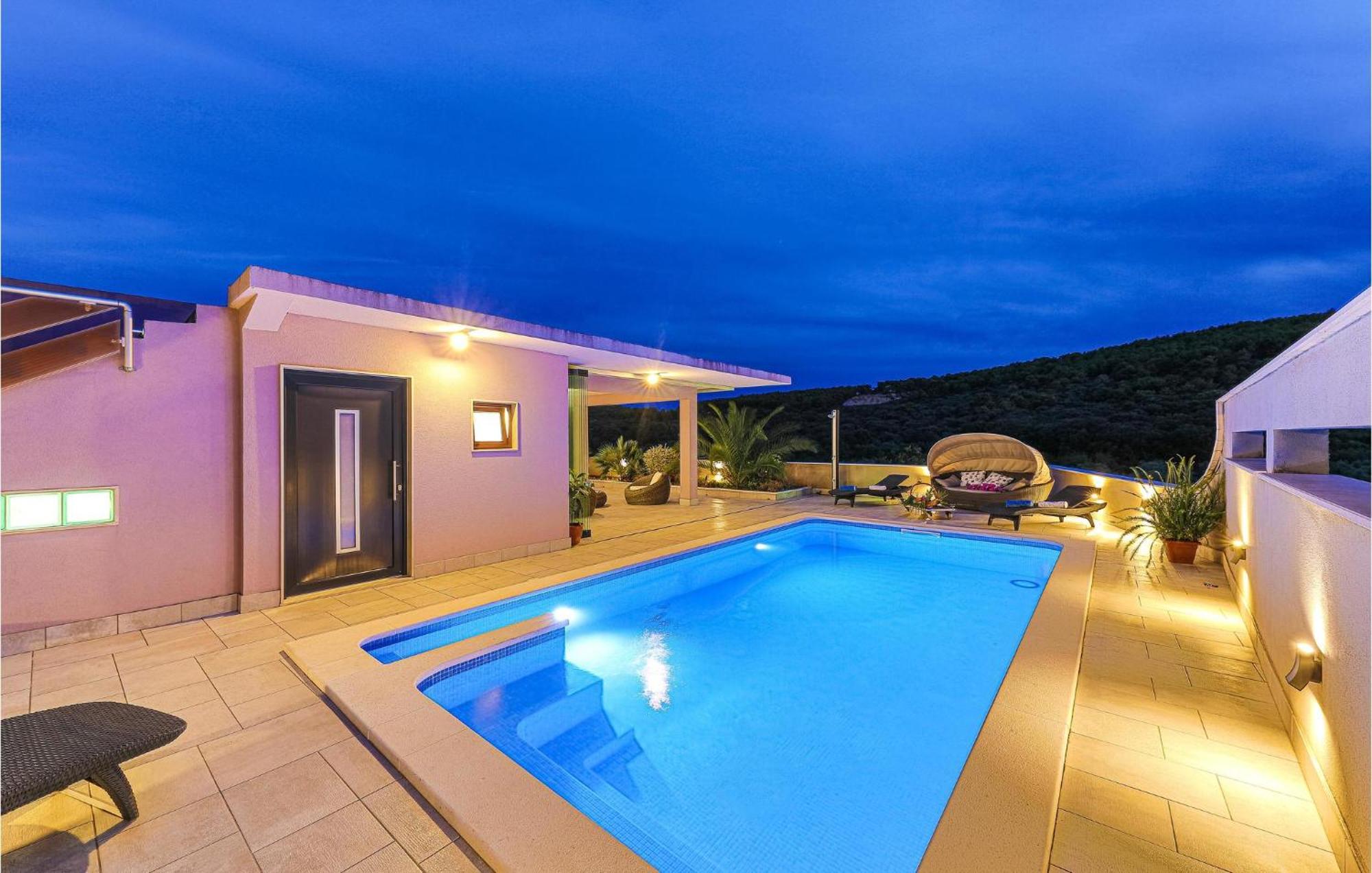 5 Bedroom Cozy Home In Okrug Donji Donji Okrug Exterior foto