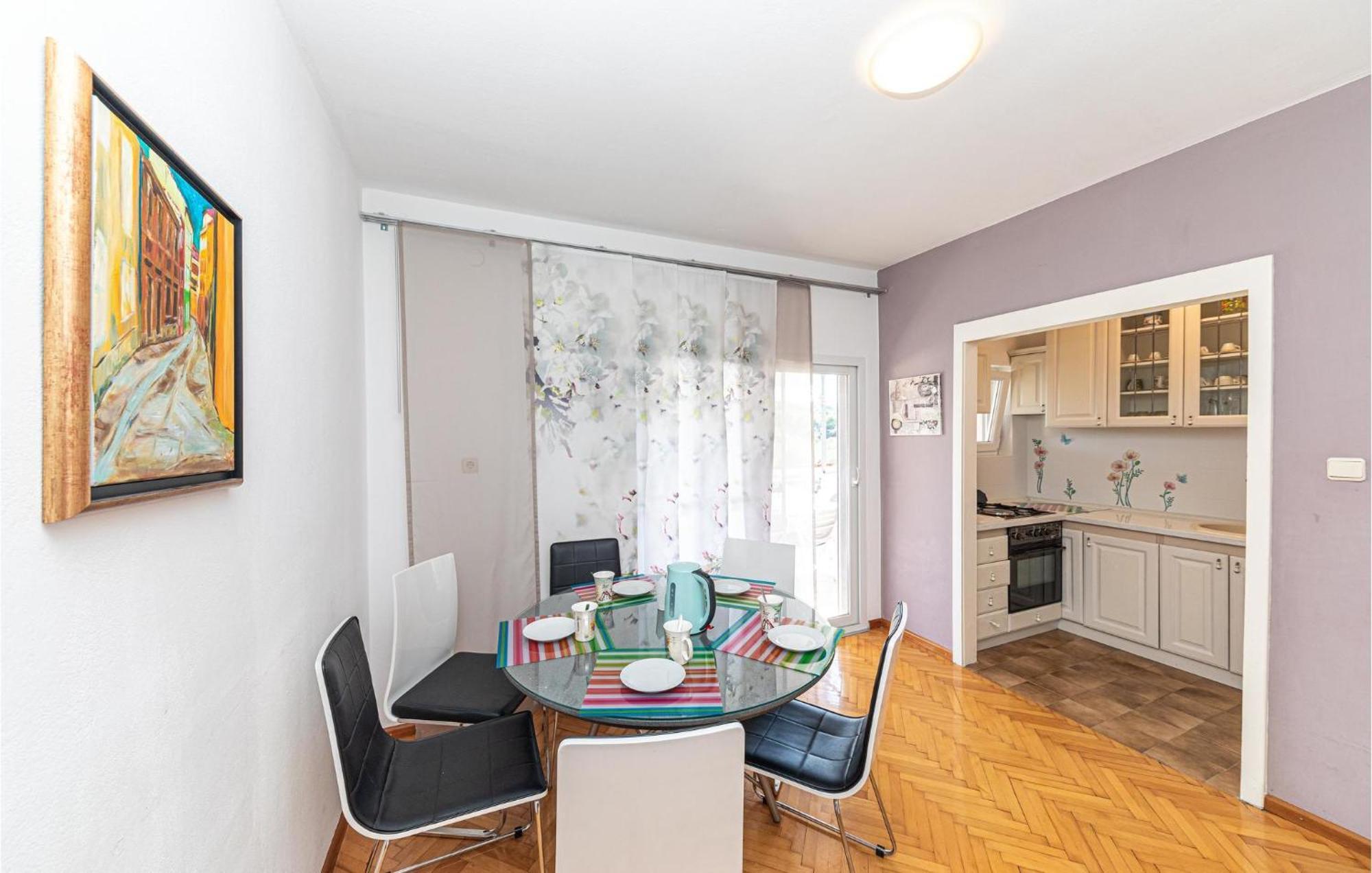 5 Bedroom Cozy Home In Okrug Donji Donji Okrug Exterior foto