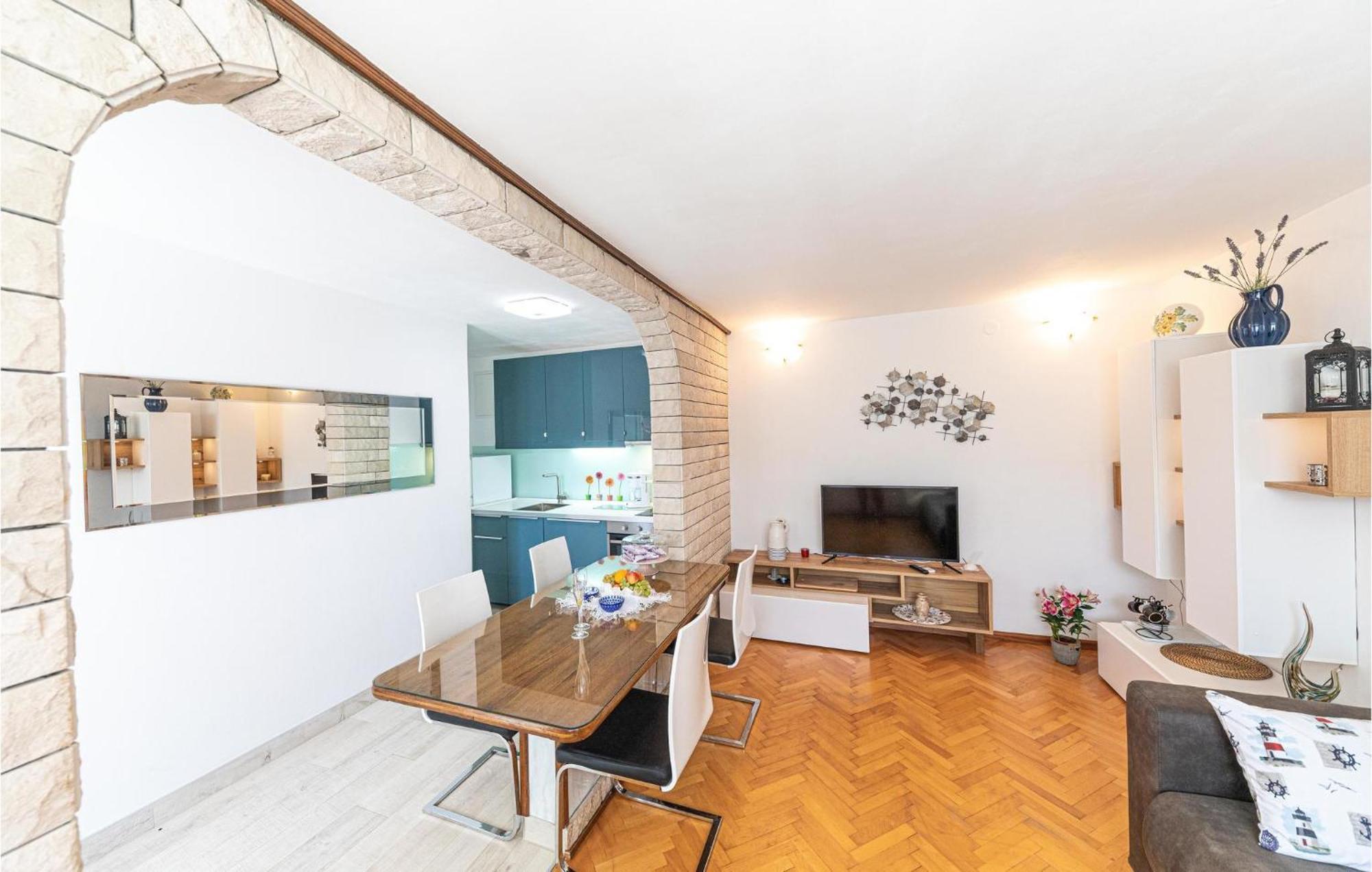 5 Bedroom Cozy Home In Okrug Donji Donji Okrug Exterior foto
