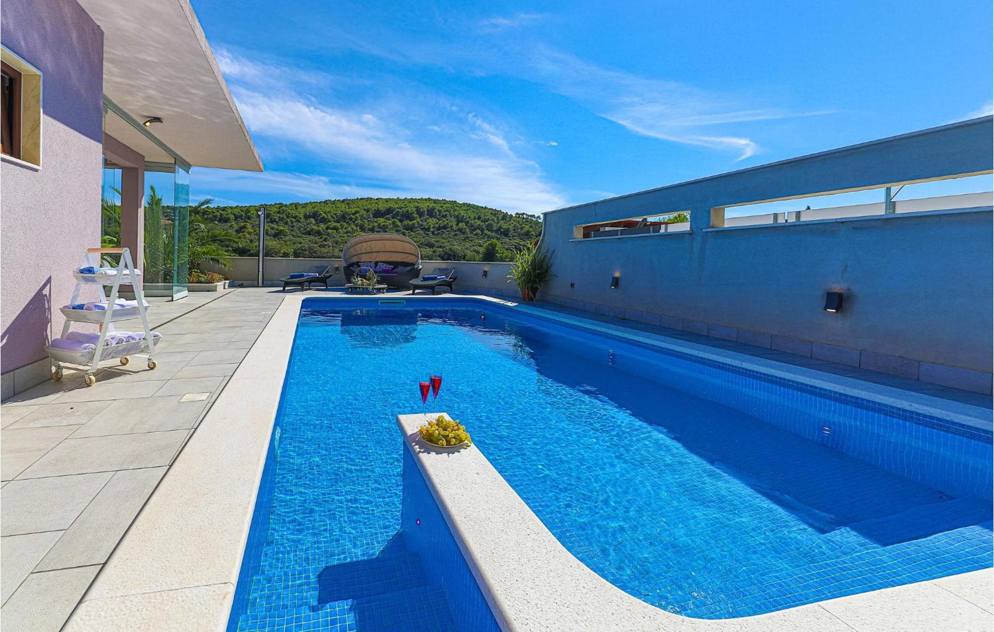 5 Bedroom Cozy Home In Okrug Donji Donji Okrug Exterior foto
