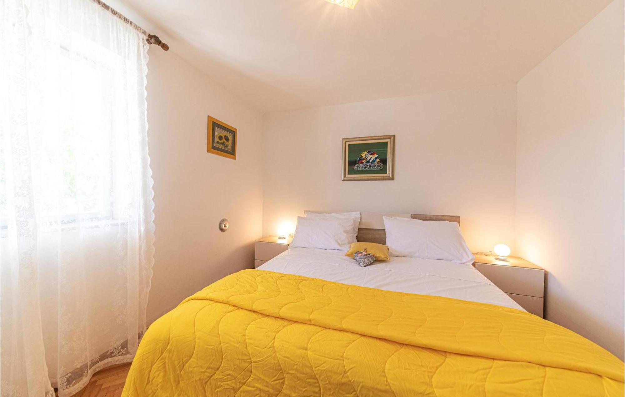 5 Bedroom Cozy Home In Okrug Donji Donji Okrug Exterior foto
