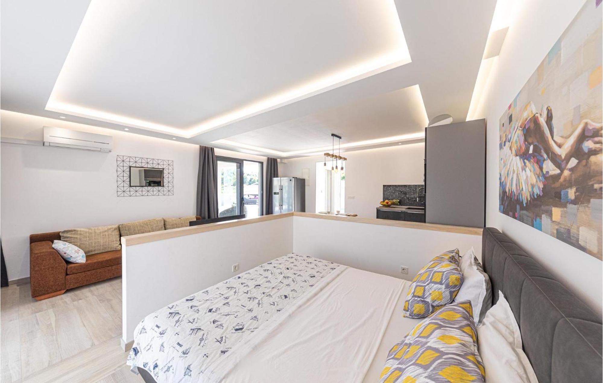 5 Bedroom Cozy Home In Okrug Donji Donji Okrug Exterior foto