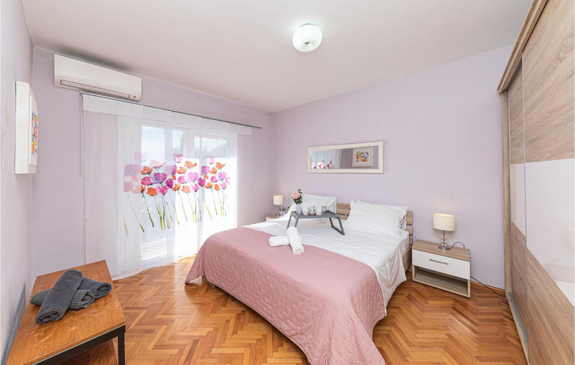 5 Bedroom Cozy Home In Okrug Donji Donji Okrug Exterior foto
