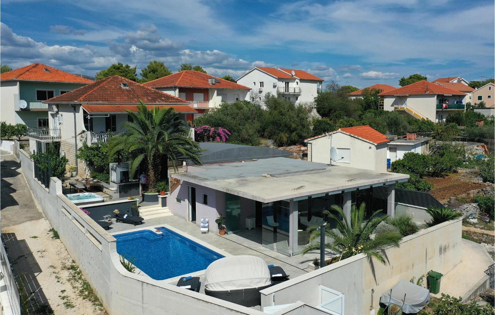 5 Bedroom Cozy Home In Okrug Donji Donji Okrug Exterior foto