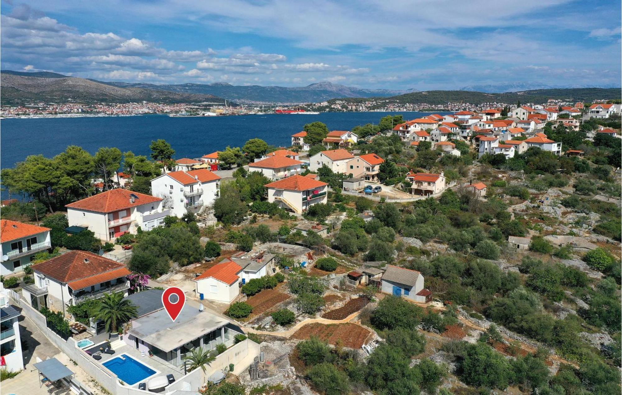 5 Bedroom Cozy Home In Okrug Donji Donji Okrug Exterior foto